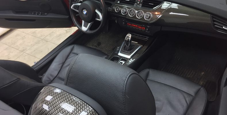 аквапринт салона автомобиля BMW Z4 2011 под карбон